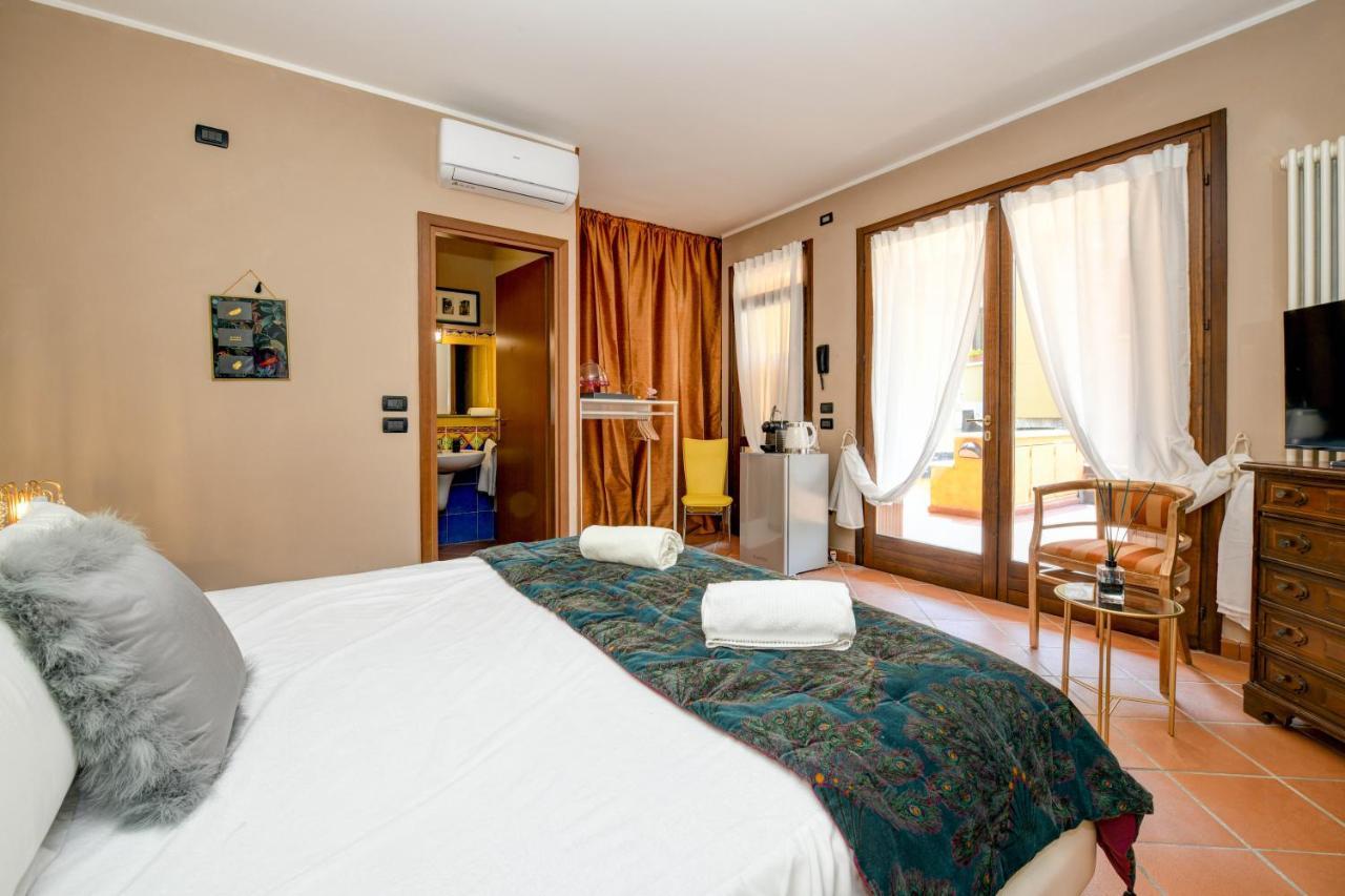 Prestige Rooms Sirmione Exteriör bild